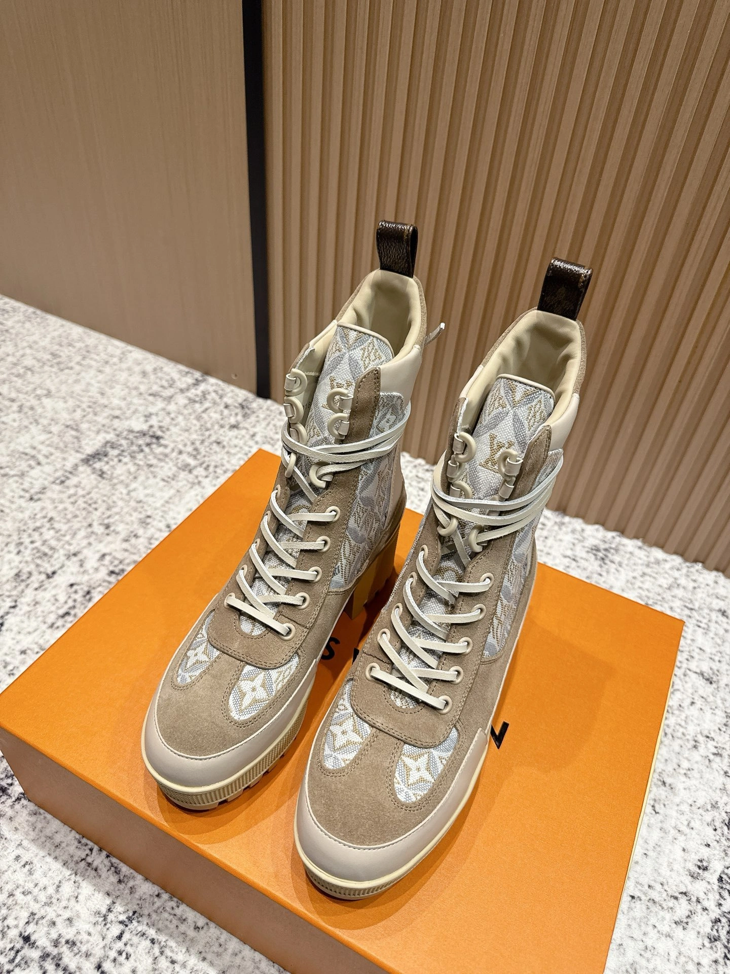 COCO-- 8V 1A9RCS cowhide Heel height ：7cm Waterproof：3.5cm item:E-X362J2909